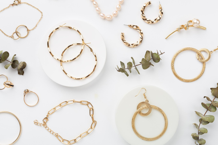 Less Is More: The Rise of Minimalist Jewelry in Modern Fashion