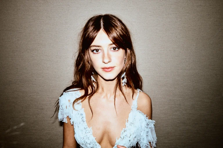 Daisy Edgar-Jones Goes Cool-London-Girl-Next-Door at Met Gala 2026