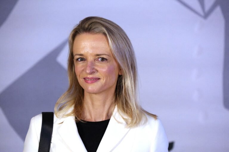 Delphine Arnault’s Leadership Style: Lessons Every Woman Entrepreneur Can Learn Delphine Arnault's Leadership Style | Lessons for Women Entrepreneurs