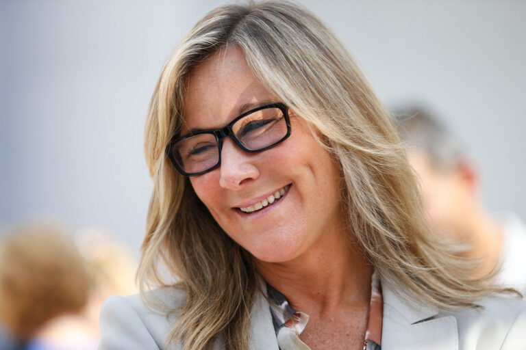 Angela Ahrendts Biography: From Burberry CEO to Apple Executive Angela Ahrendts Biography: From Burberry CEO to Apple Executive | WomenMag