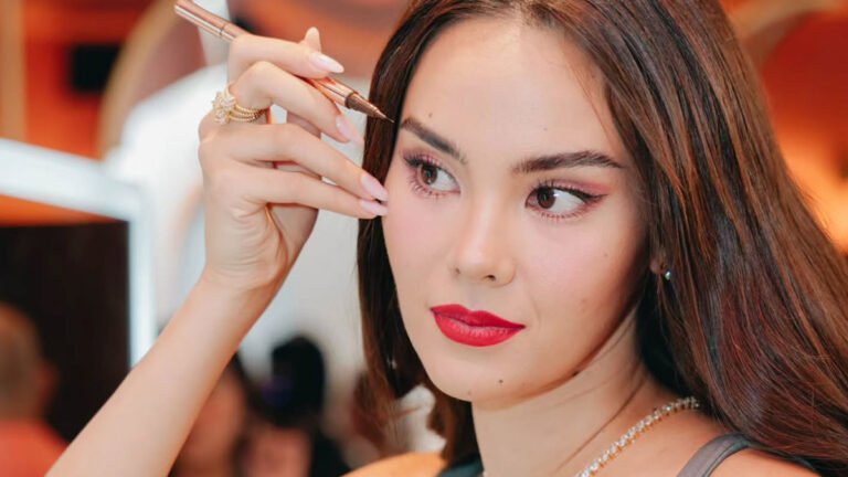 Who Is Catriona Gray? Biography, Career, Achievements, and Life Story Who Is Catriona Gray? Biography, Career, Achievements & Life Story
