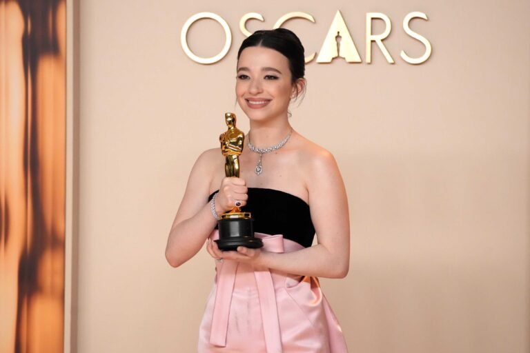 Mikey Madison Biography: Age, Movies, Career, Family, and Interesting Facts About the American Actress Mikey Madison Biography: Age, Movies, Career, Family & Facts