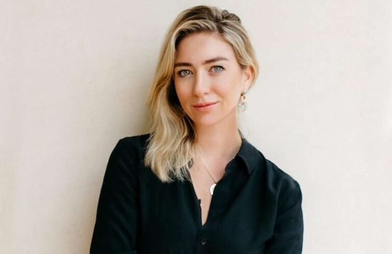 Whitney Wolfe Herd: The Story of the American Entrepreneur Who Changed Online Dating Whitney Wolfe Herd: American Entrepreneur & Bumble Founder