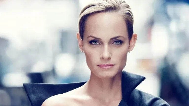 Amber Valletta: From Supermodel to Hollywood Actress – Her Inspiring Journey Amber Valletta: Supermodel to Hollywood Actress